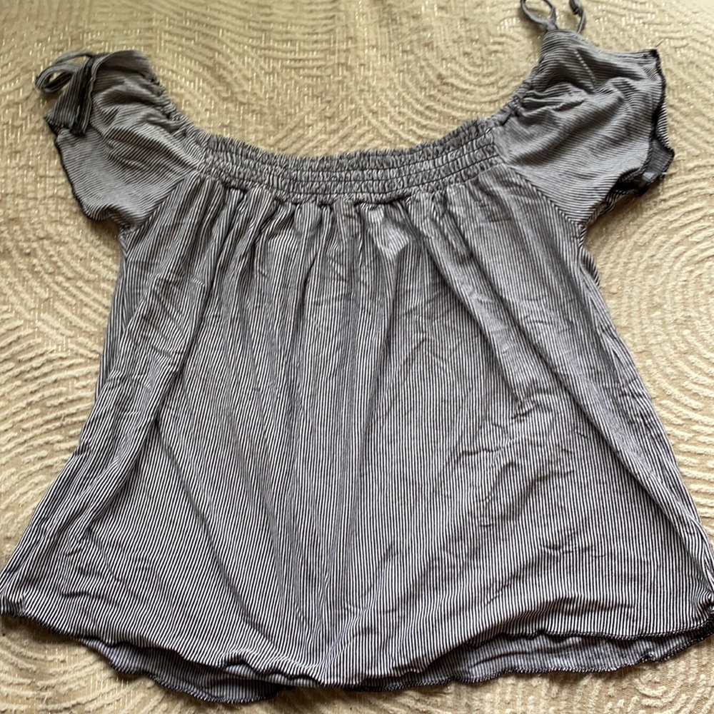 Off shoulder American Eagle top
